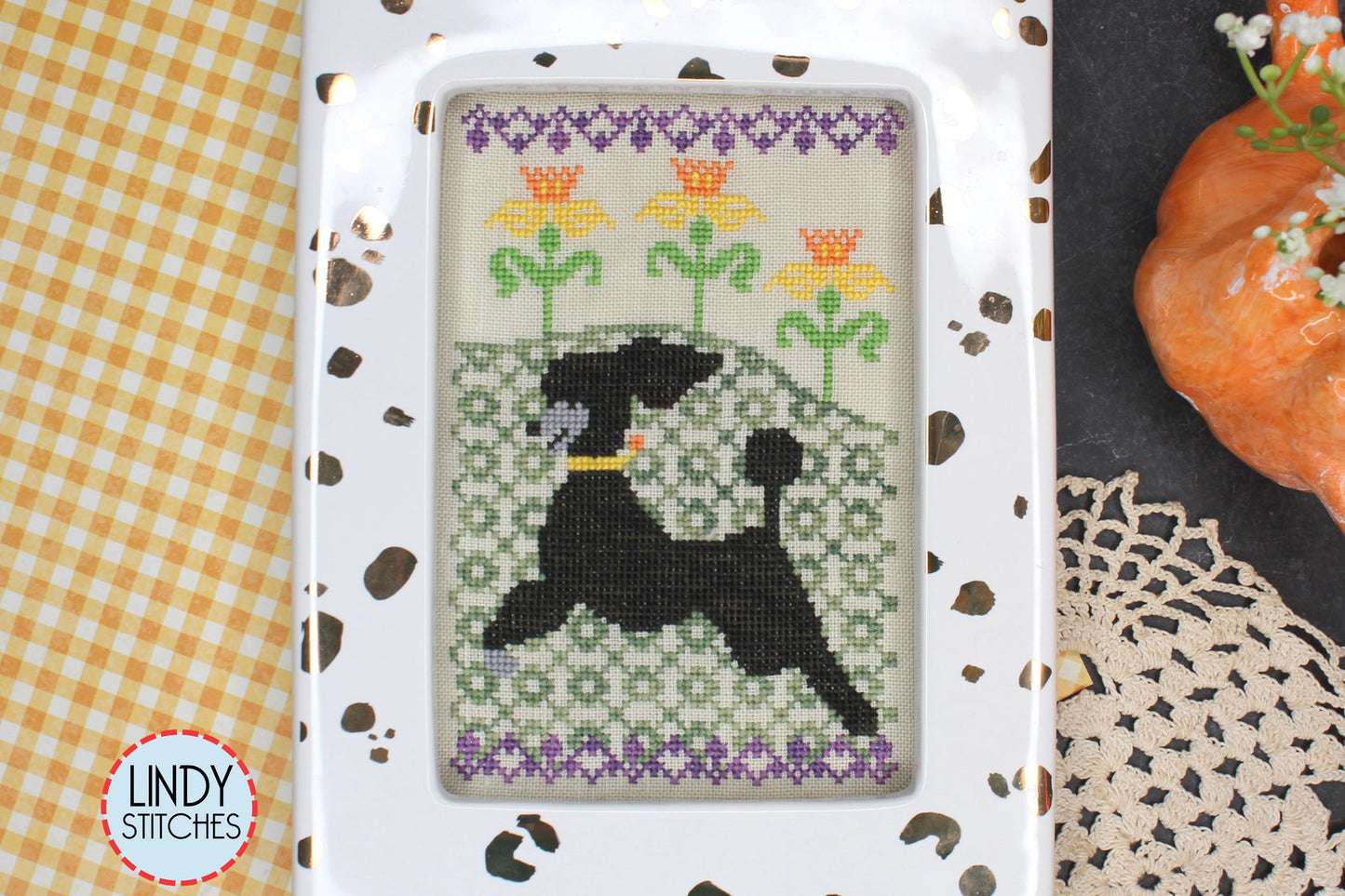 Frolicking in the Daffodils by Lindy Stitches