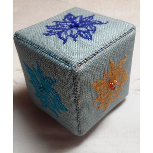 Floral Pin Cube: Reproduction Vintage I by The Heart’s Content, Inc.