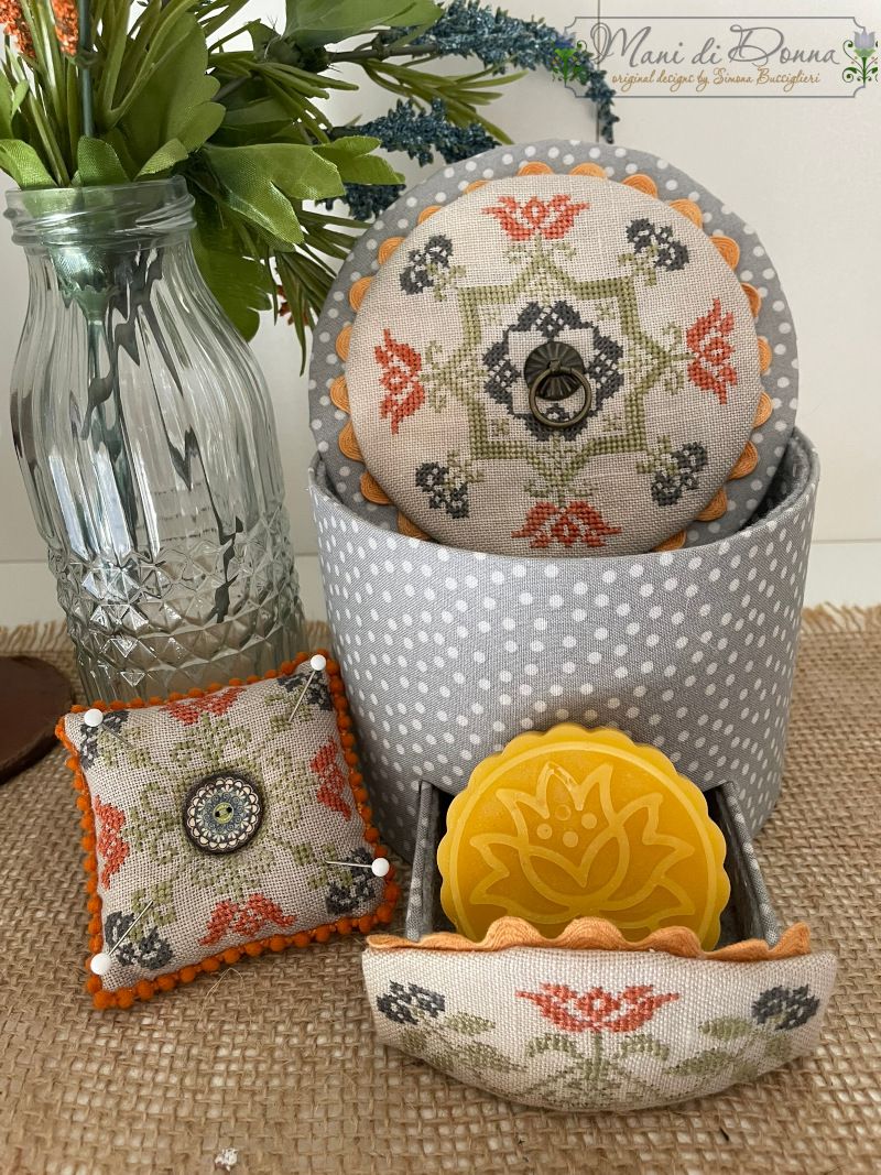 Elegant Flowers Sewing Box By Mani di Donna