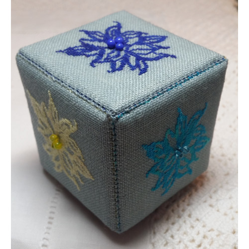 Floral Pin Cube: Reproduction Vintage I by The Heart’s Content, Inc.